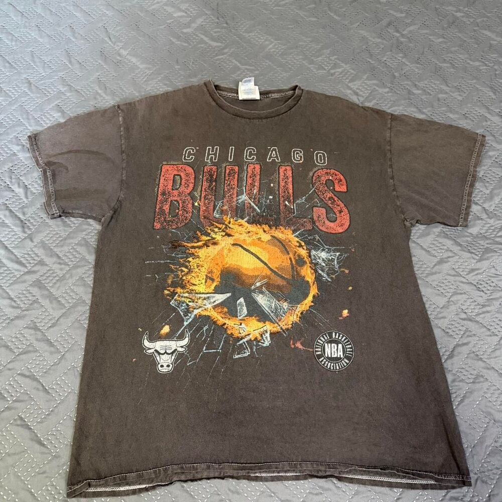 00s Chicago Bulls Flame Graphic Tee Y2K Faded 47 Brand Men's Medium